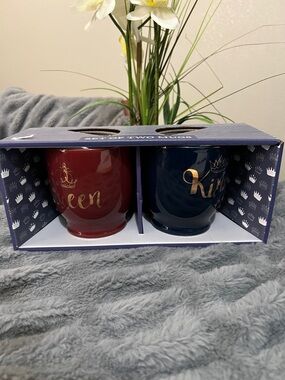 King and Queen Ceramic Mug Set - Red and Navy NWT